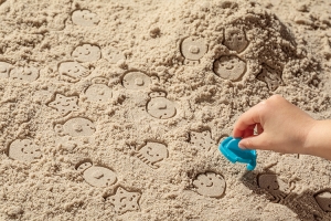 海の仲間のイラストを砂に描けるスタンプです。