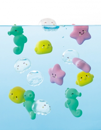 ▲バケツのふたですくえます。