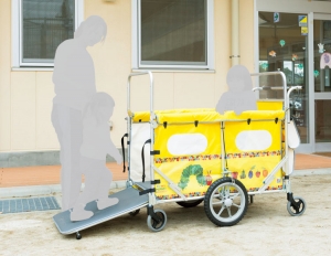 はらぺこあおむし避難車 | ベビーカー・お散歩車 | 乳幼児用品
