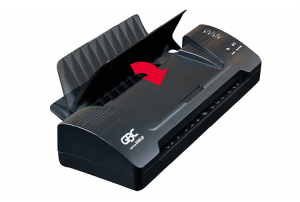 開閉式サポートトレイだからコンパクトに収納できます。