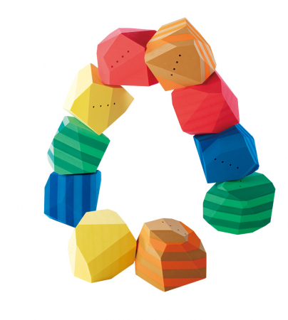 チリンチリン♪ブロックの中には鈴が入っているので、くずれても楽しい！