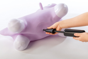 専用空気入れでスムーズにふくらみます