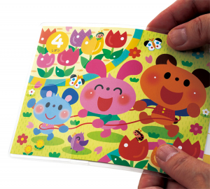 シールが貼りやすいページを固定できるストッパー付