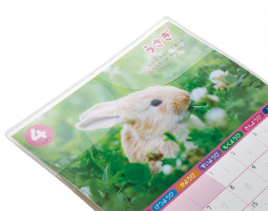 シールが貼りやすいページを固定できるストッパー付