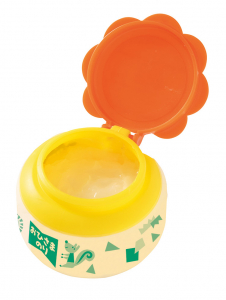 ふたと容器がつながっていて便利です。