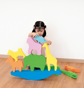 室内でバランス遊び　ゆらゆら