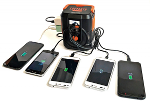 スマホ５台を同時に充電。計画停電時の連絡方法の確保や、「スマホだけでも」という充電要望に応える容量。