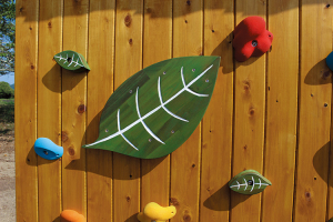 ▲木製の葉っぱをモチーフにしたクリップです。